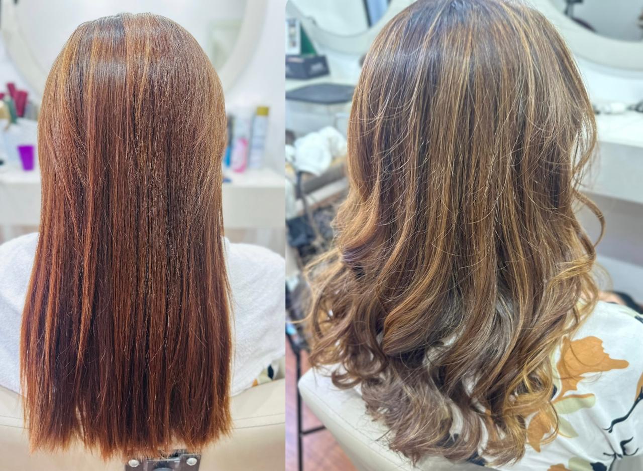 Cabelo ruivo liso que ficou castanho com mechas caramelo e ondas, antes e depois