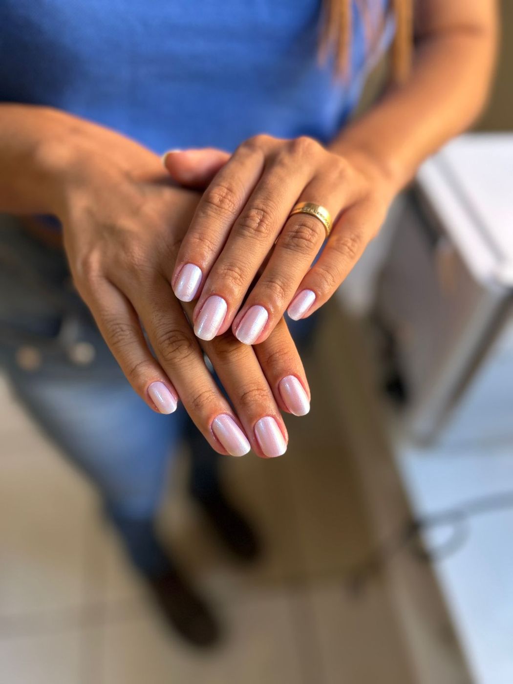 Unhas em tom nude rosado, feitas pela manicure Carolina Fernanda no Estilo Arte, em Araraquara