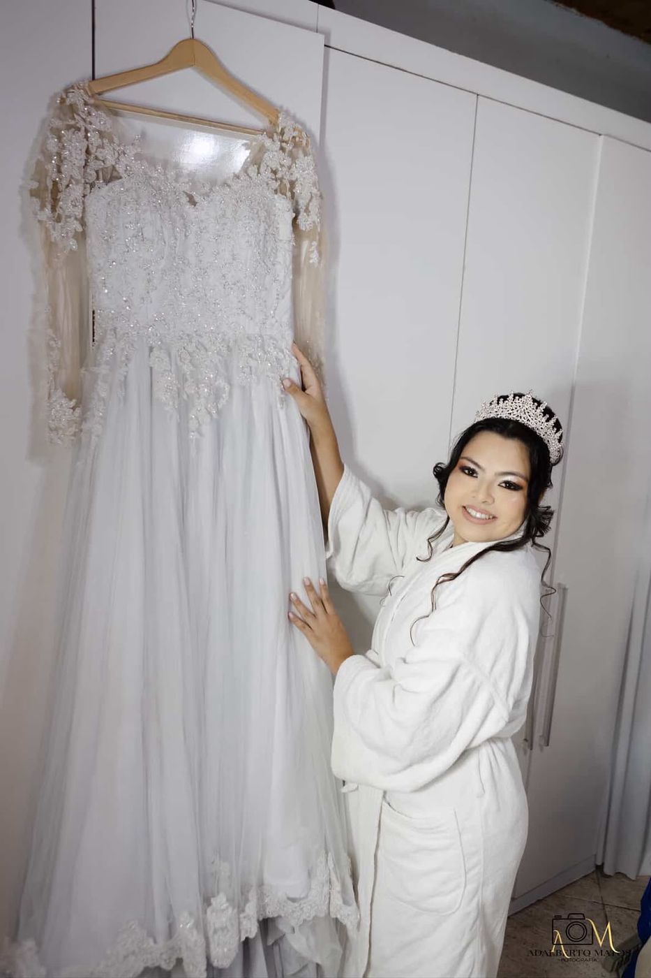 Noiva com vestido e tiara, maquiagem da Andressa Leme no Estilo Arte, em Araraquara